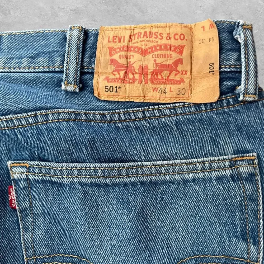 Levi's 501 Mens Straight Leg Jeans 44x30 Blue Denim Button Fly Y2K